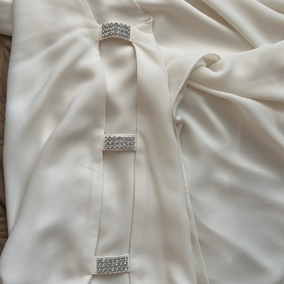 NWOT Cold shoulder with rhinestone bars - Picture 5 of 5